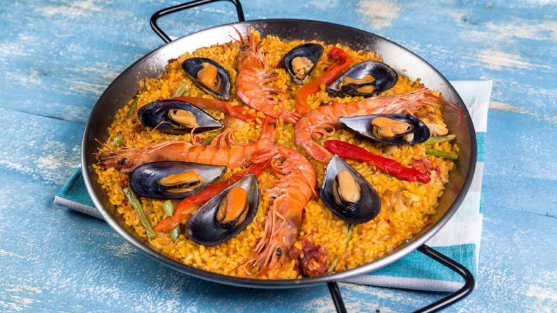 Paella de Marisco vs. Paella Valenciana: Diferencias y Dónde Probar Ambas en Valencia