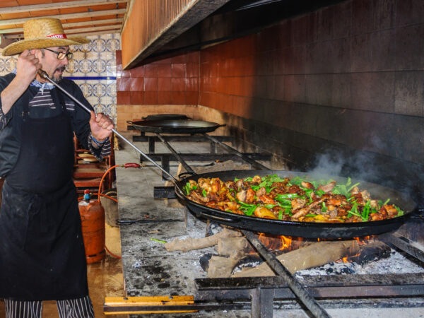 Historia de la Paella Valenciana: Origen y Tradición del Plato Más Famoso