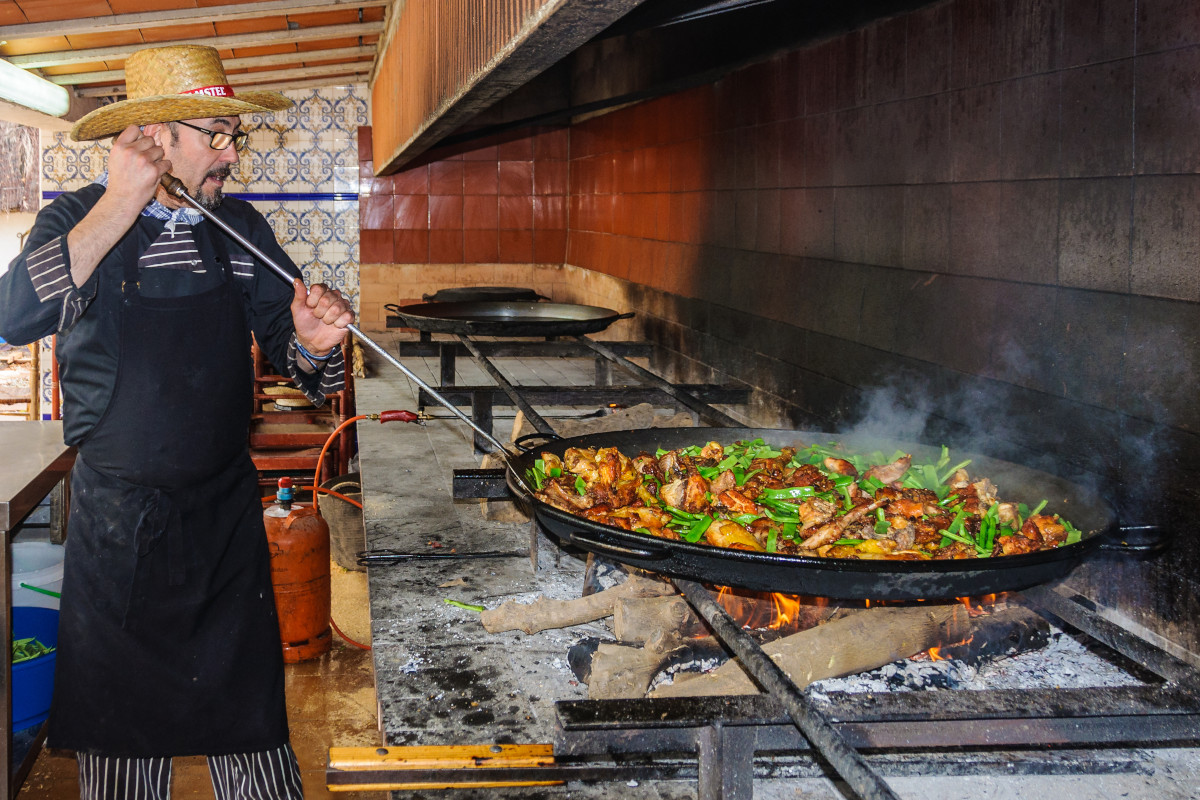 Historia de la Paella Valenciana: Origen y Tradición del Plato Más Famoso
