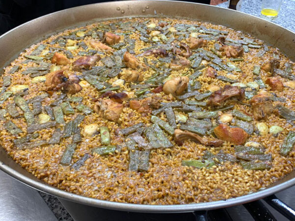 Receta de Paella Valenciana Original: Secretos para Hacerla en Casa